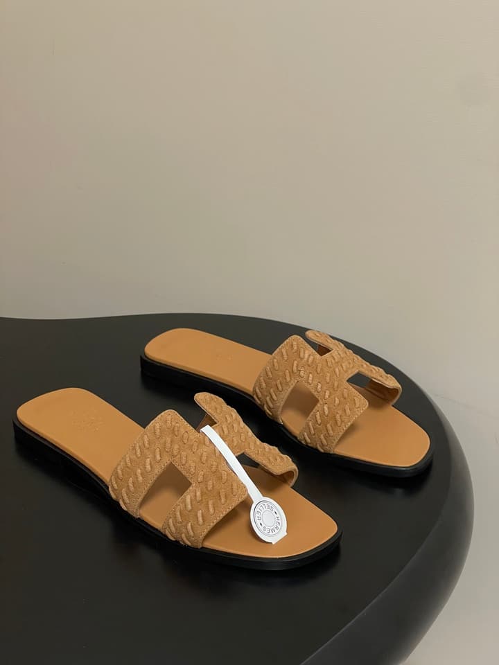 Hermès Oran Woven Suede Sandals – 2025 Collection in Black Leather