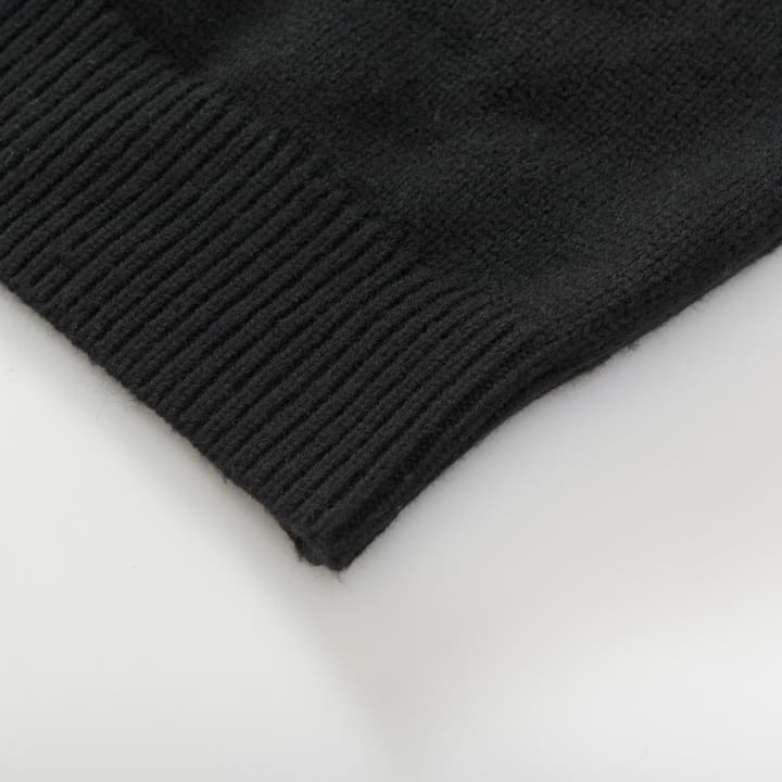 Burberry Equestrian Knight Logo Cashmere Blend Knit Sweater – 25SS in Black