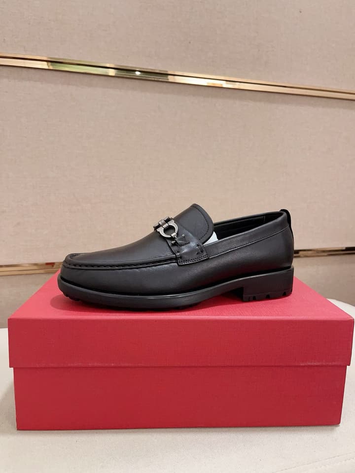 Ferragamo Driving Shoes in Shiny Black Leather