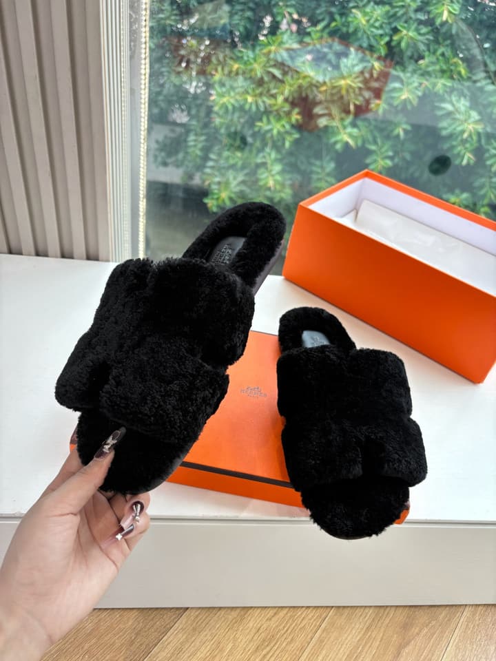 Hermès H-Shaped Fur Slippers – 2025 Collection in Assorted Fur Slippers Group