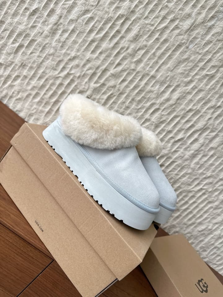 UGG Sheepskin Fur-Lined Slippers – Autumn/Winter Collection in Tall Light Pink With Cream Fur