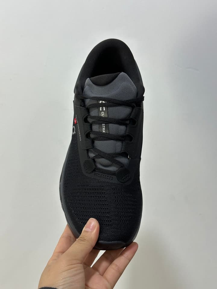 On x Roger Federer Cloudstratus 3 Special Edition Sneakers in All Black Red Accent