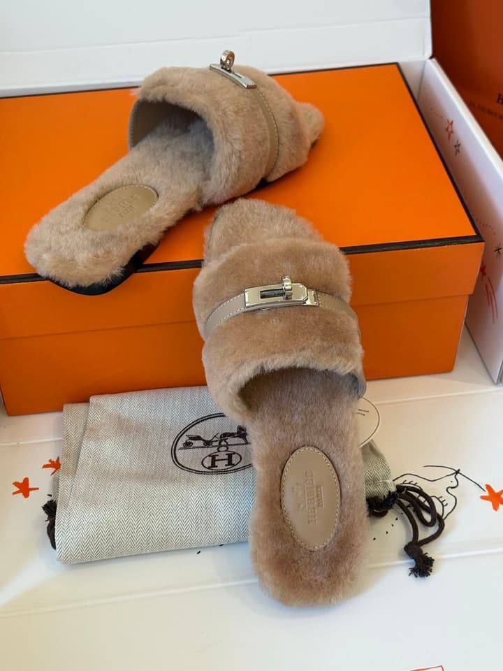 Hermès Kelly Buckle Fur Slippers – 25FW in Cognac Two-tone Plush
