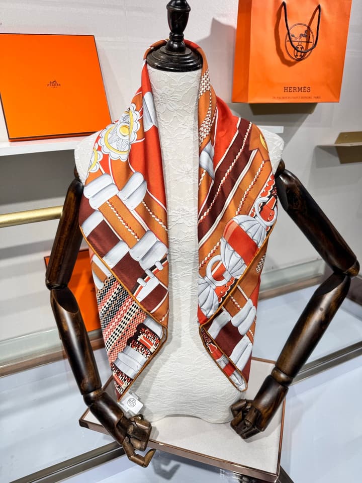 Hermès Silver Blossom Silk Twill Scarf – 2025 Collection