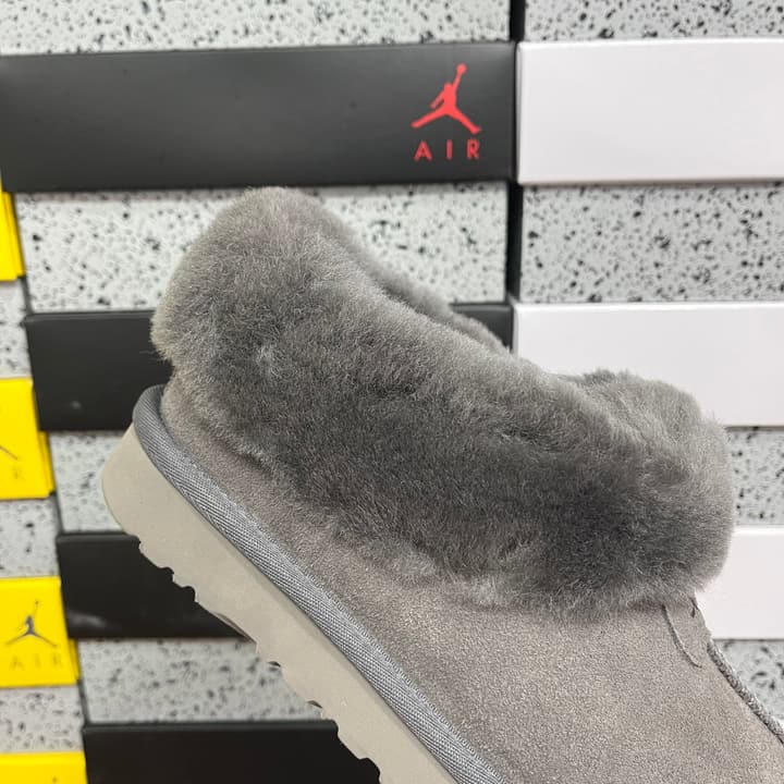 UGG Thick-Soled Low-Cut Fur Snow Boots in Olive Suede Patterned Trim