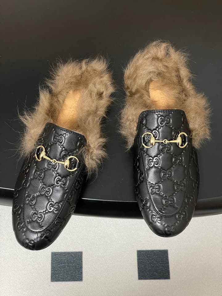 Gucci Princetown Classic Wool Mules – 2025 Fall Latest Edition in Black Croc Embossed Leather
