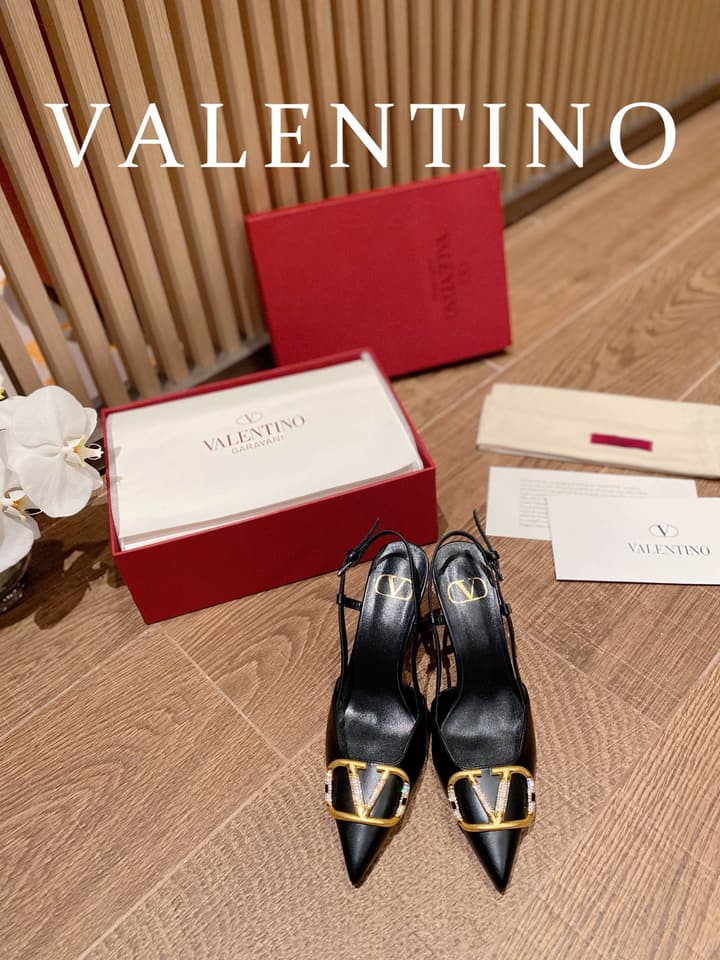 Valentino VLogo Signature Leather Pumps – 2022 Collection in Glossy Black With Red Lining
