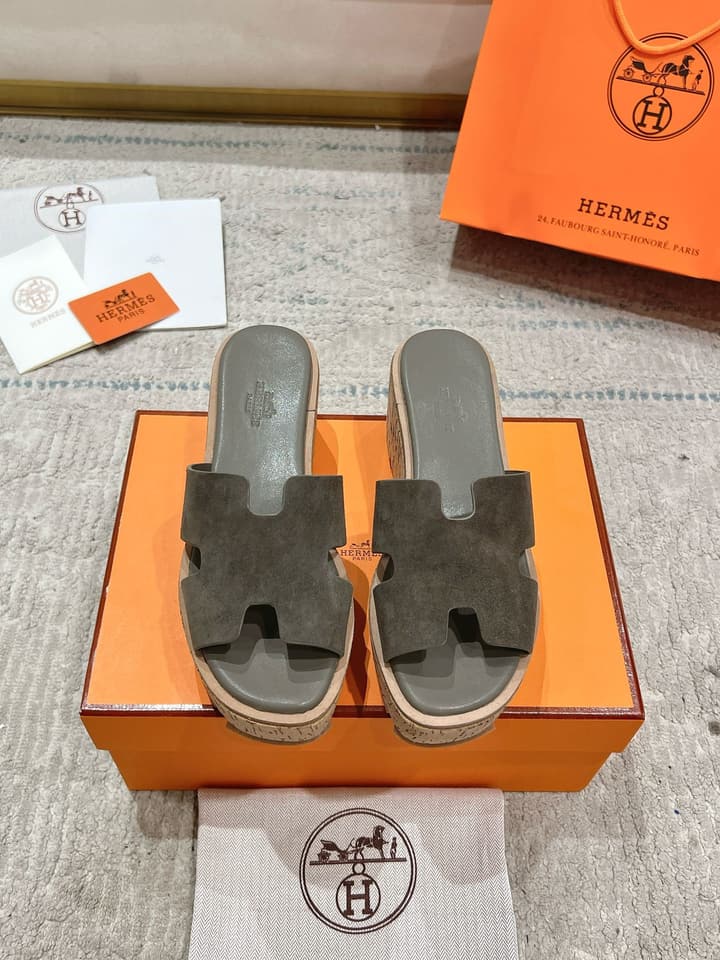 Hermès 2024 Spring/Summer Wedge Sandals – 2024 Spring/Summer Collection in White Leather