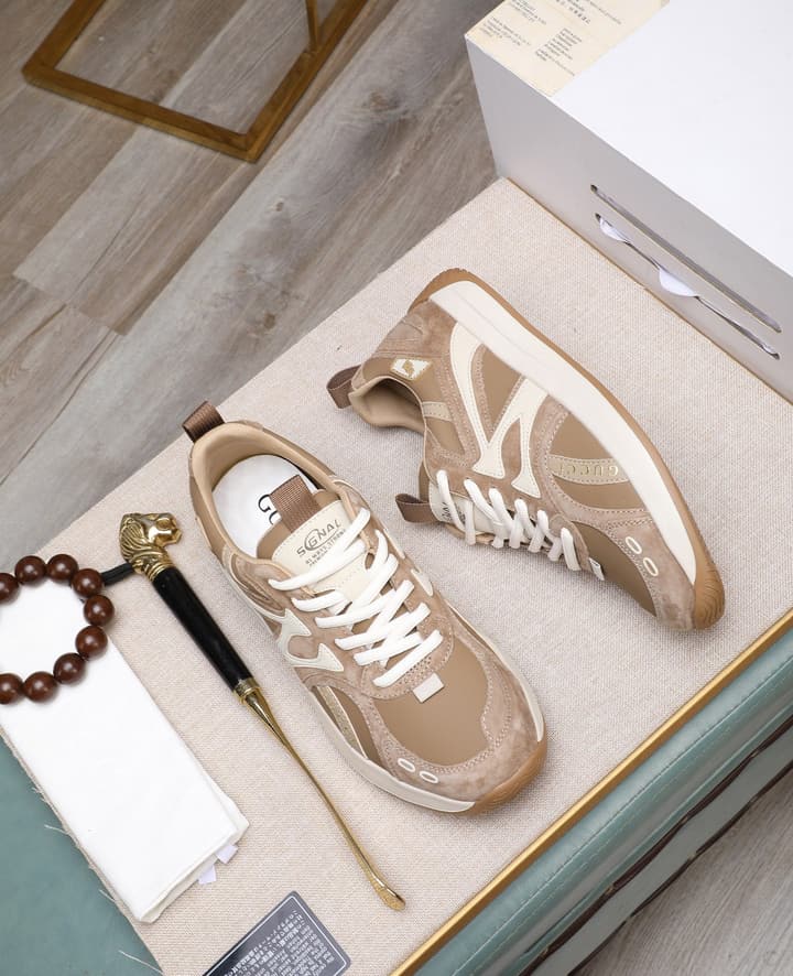 Gucci Latest Calfskin Leather Loafers in Beige With White Accents