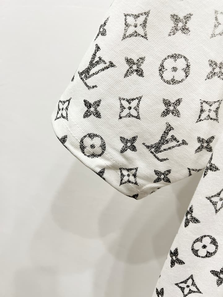 Louis Vuitton Gradient Monogram T-Shirt – 2025 Summer Collection in Black Bottom Gradient Monogram