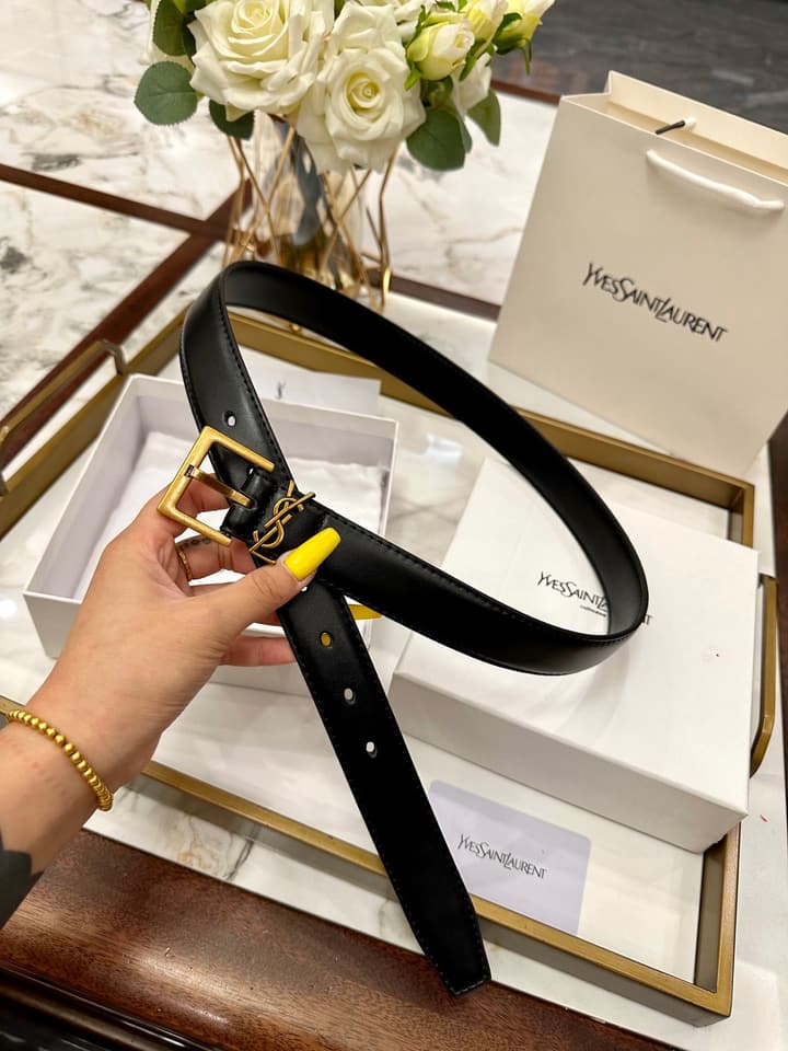 Saint Laurent Classic Leather Belt – 2.5cm in Black Leather With Gold Buckle