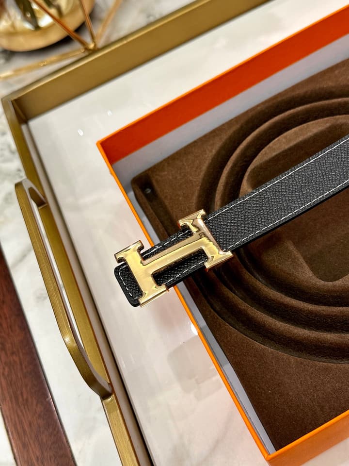 Hermès Classic Leather Belt – 2.5cm in Tan Textured With Polished Gold Buckle