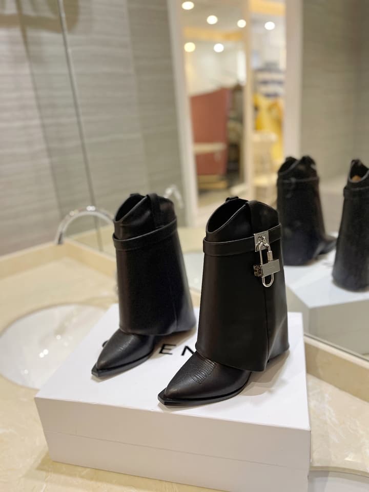 Givenchy Embroidered Lock-Toe Ankle Boots – 2023 Spring/Summer Collection