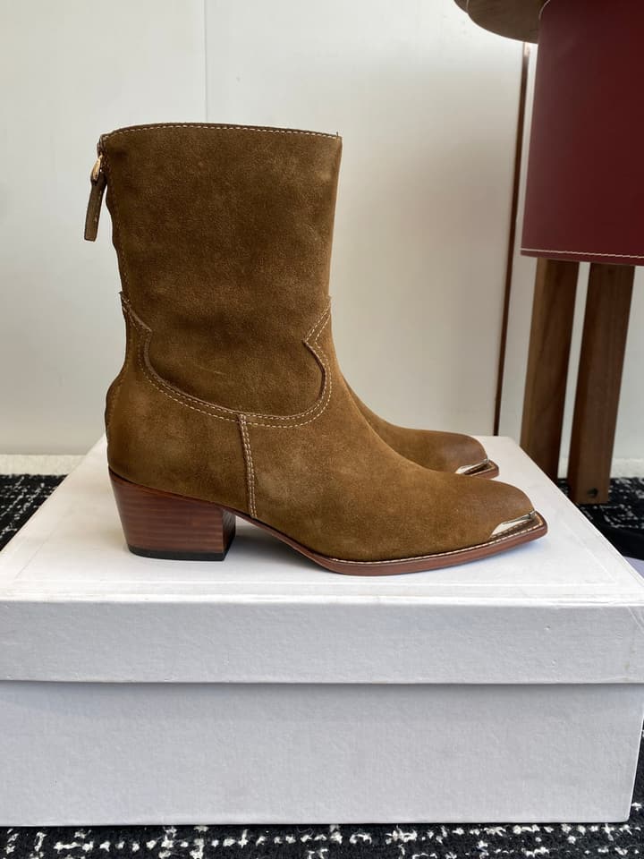 Celine Retro Chunky Chelsea Ankle Boots – 25SS in Classic Brown Suede