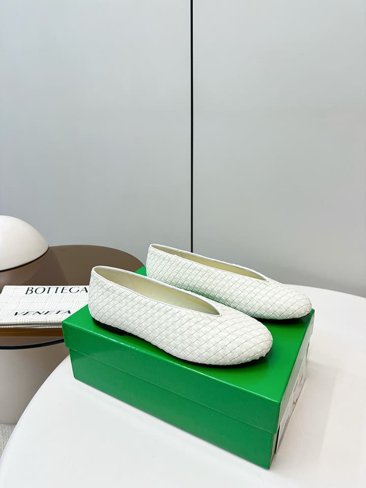 Bottega Veneta 2025 Woven Flat Shoes in Dark Brown