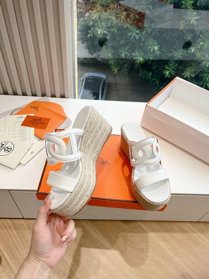 Hermès Wedge Sandals – Spring/Summer 2024 Collection in Black