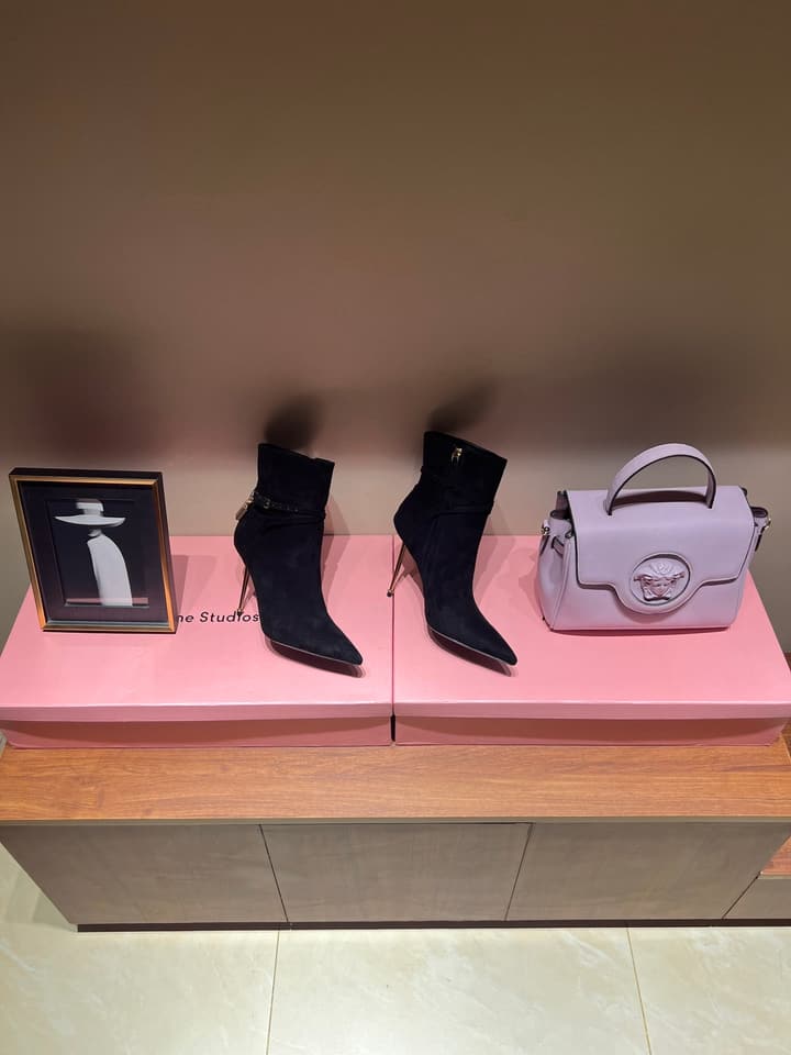 Tom Ford Luxury Metal Heel Ankle Boots in Black Leather