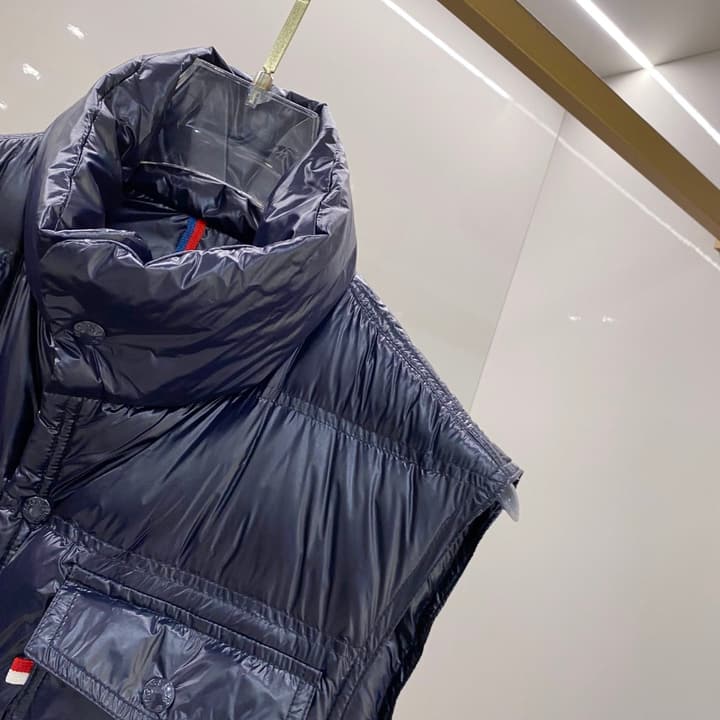 Moncler Goose Down Puffer Jacket – 2025FW in Deep Navy Vest