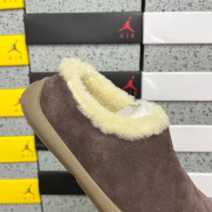 UGG Platform Low-Cut Snow Boots in Black Suede Slip-on
