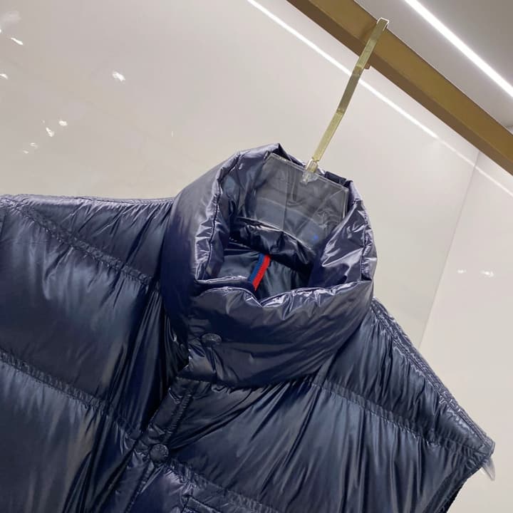 Moncler Goose Down Puffer Jacket – 2025FW in Deep Navy Vest