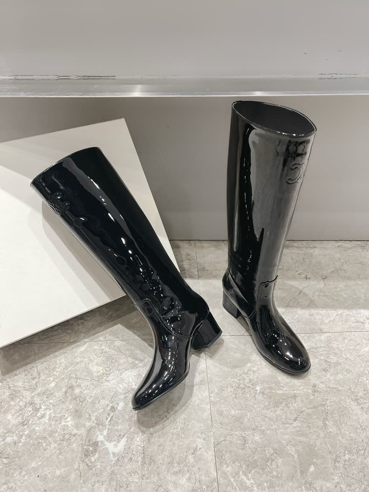 Celine Retro Chunky Heel Knee-High Boots – 24FW in Cream White