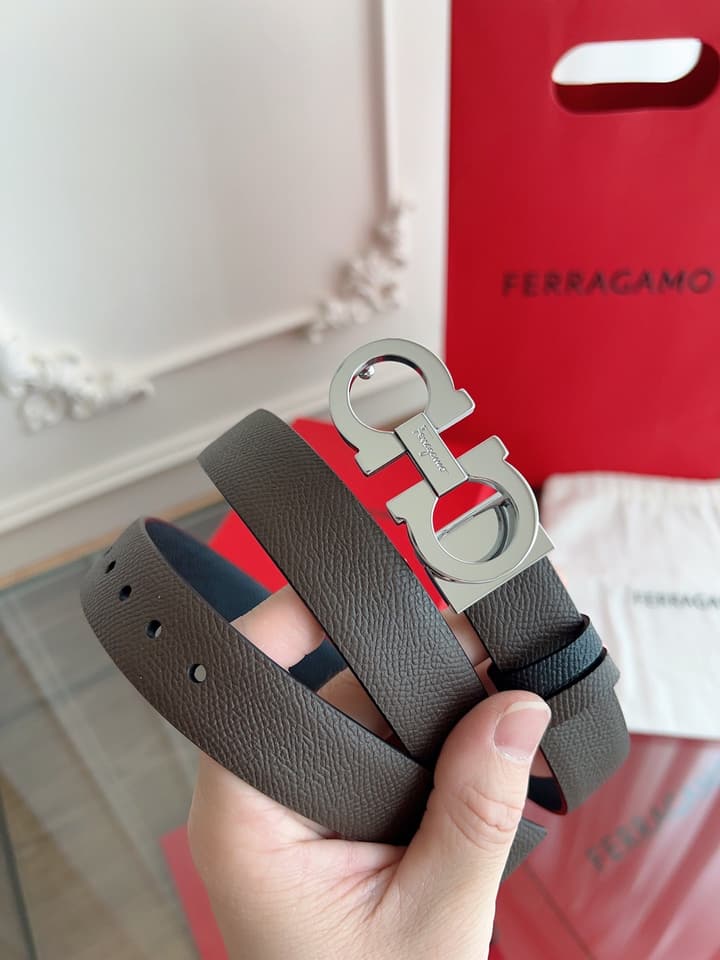Ferragamo Women's Reversible Leather Belt in Black With Silver Buckle
