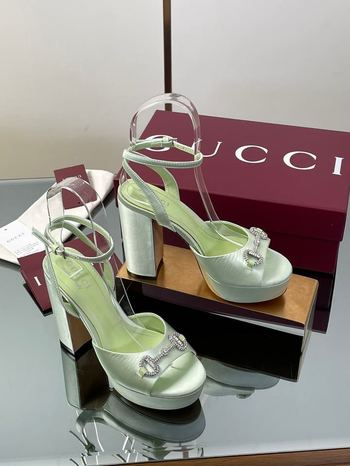 Gucci Platform Rhinestone Horsebit Sandals – Spring/Summer Collection – 2025 in Black Patent