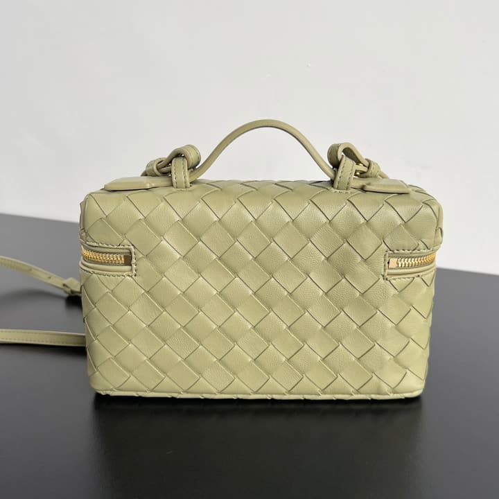 Bottega Veneta Intrecciato Vanity Case in Cream