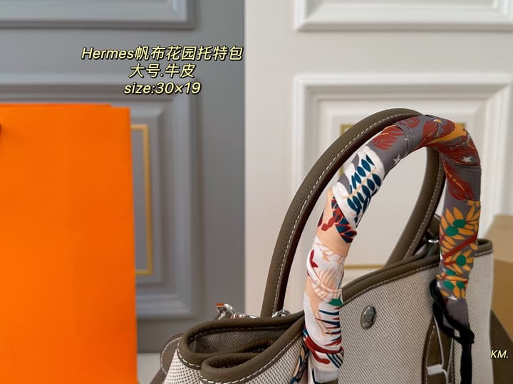 Hermès Canvas Garden Tote Bag in Light Canvas With Earth Tone Scarf