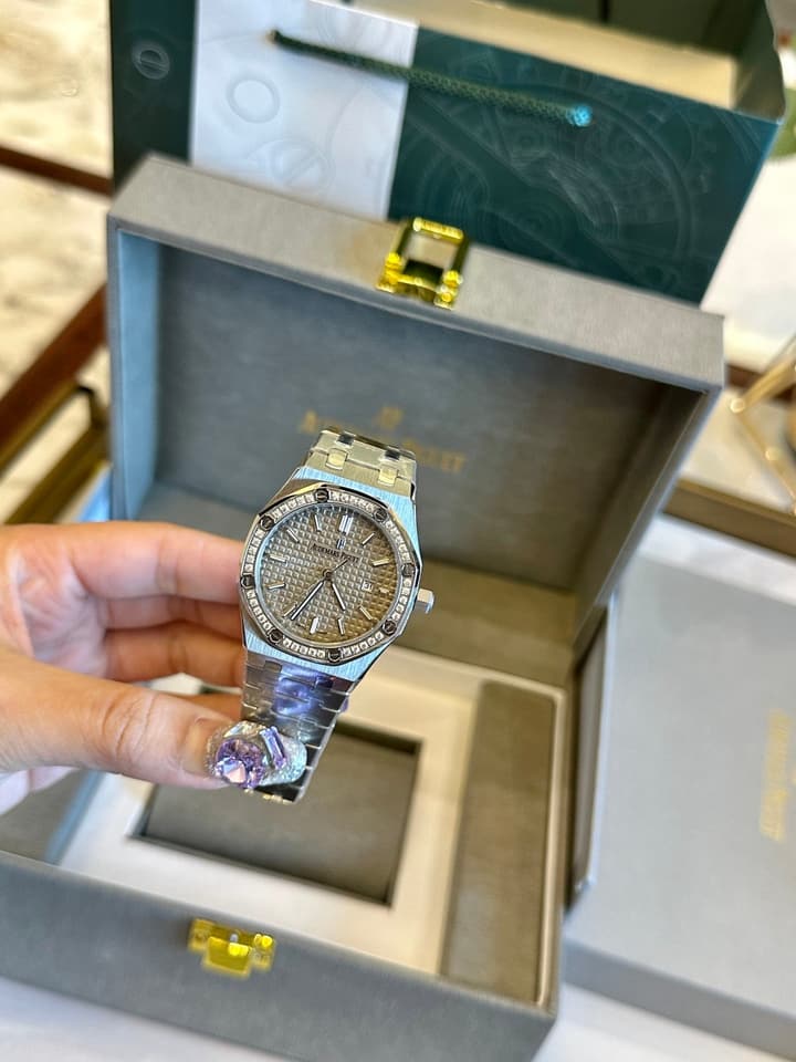Audemars Piguet Royal Oak Automatic Mechanical Watch – 40mm in Silver - Diamond Dial
