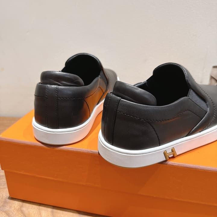 Hermès Classic Lightweight Couple's Slides – SS25 in Black Leather