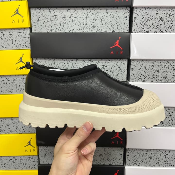 UGG Platform Low-Cut Snow Boots in Black Suede Slip-on