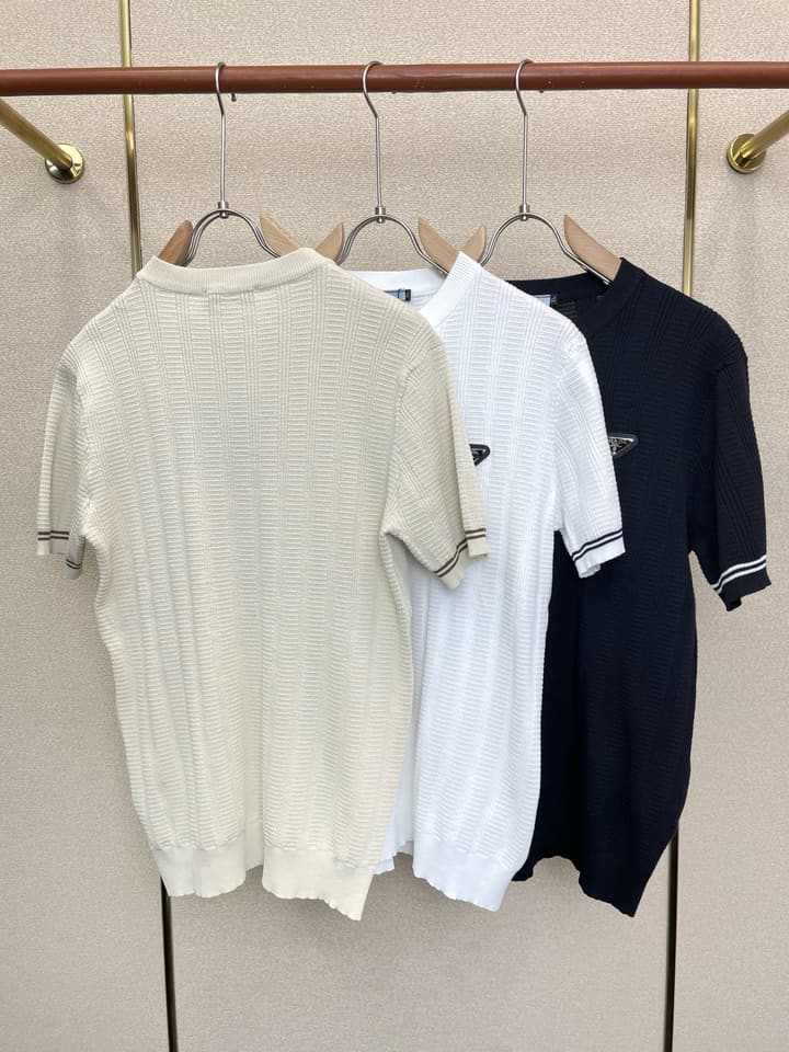Prada Men's Casual Short-Sleeve T-Shirt in Black