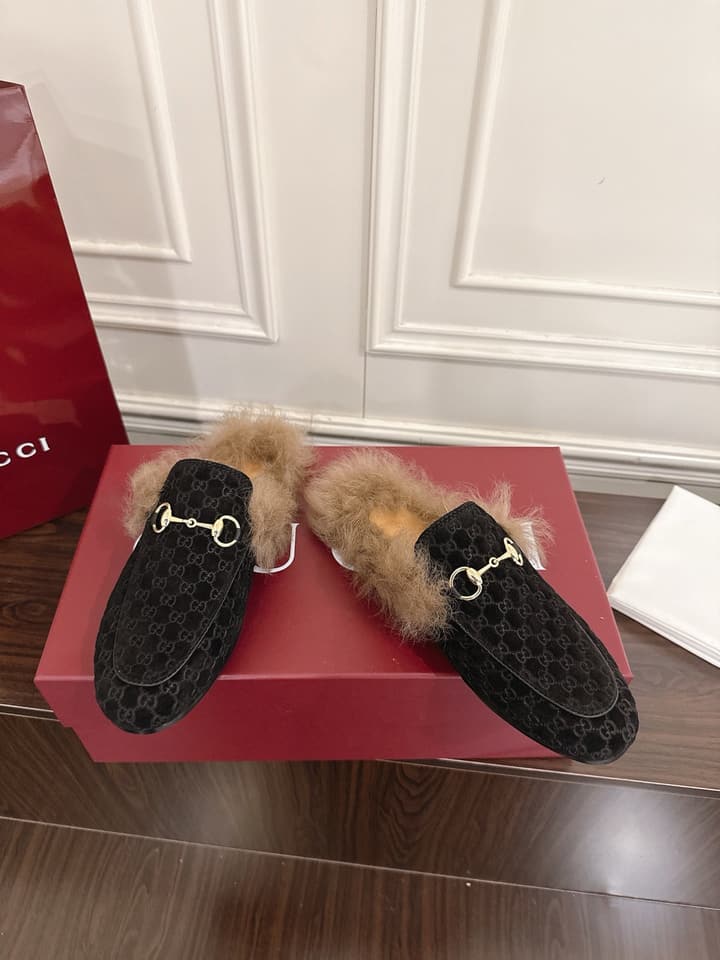 Gucci Tuscan Wool Loafers – Autumn/Winter Must-Have in Beige Gg Monogram With Tan Fur