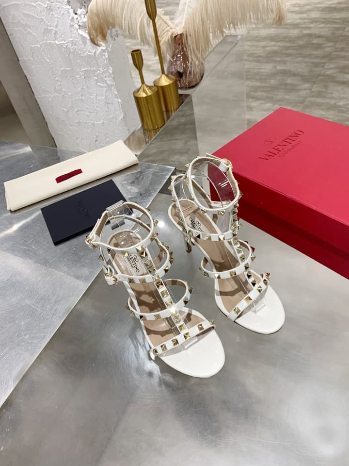 Valentino Rockstud Classic Block Heel Sandals – 6.5cm in Nude