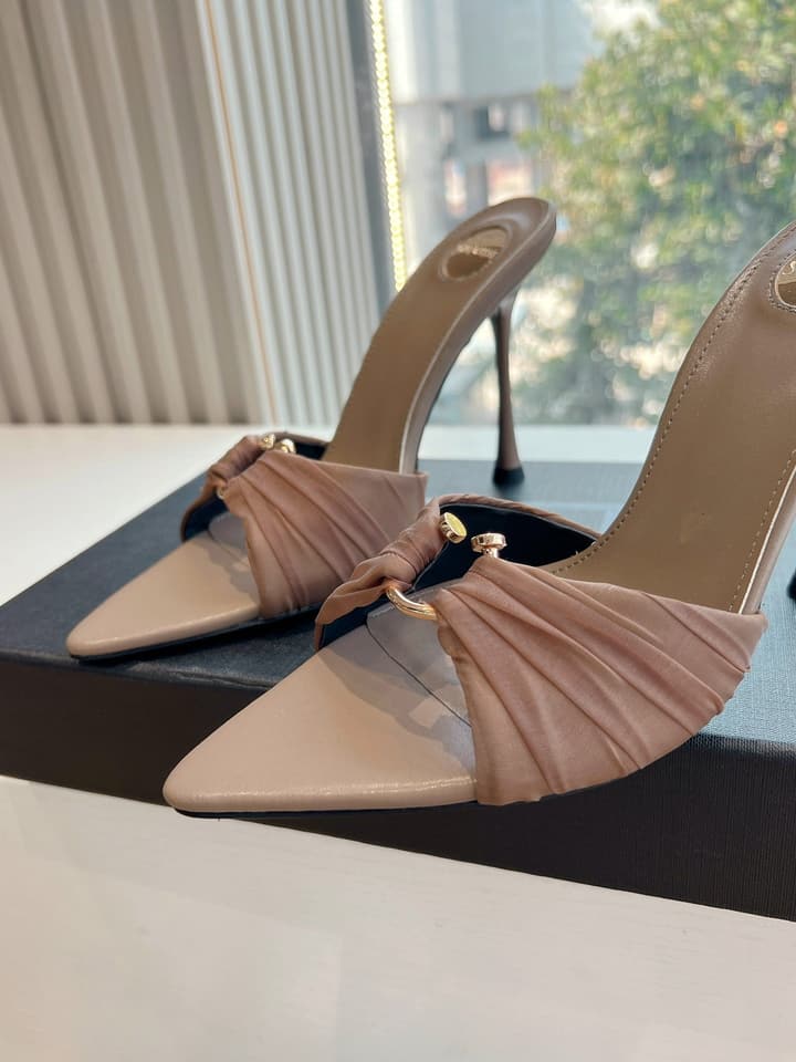 Saint Laurent Lee Metal Chain Pointed-Toe Pumps in Black Satin