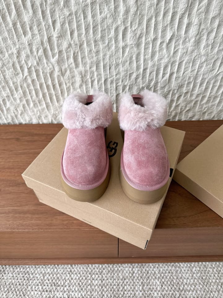 UGG Sheepskin Fur-Lined Slippers – Autumn/Winter Collection in Tall Light Pink With Cream Fur