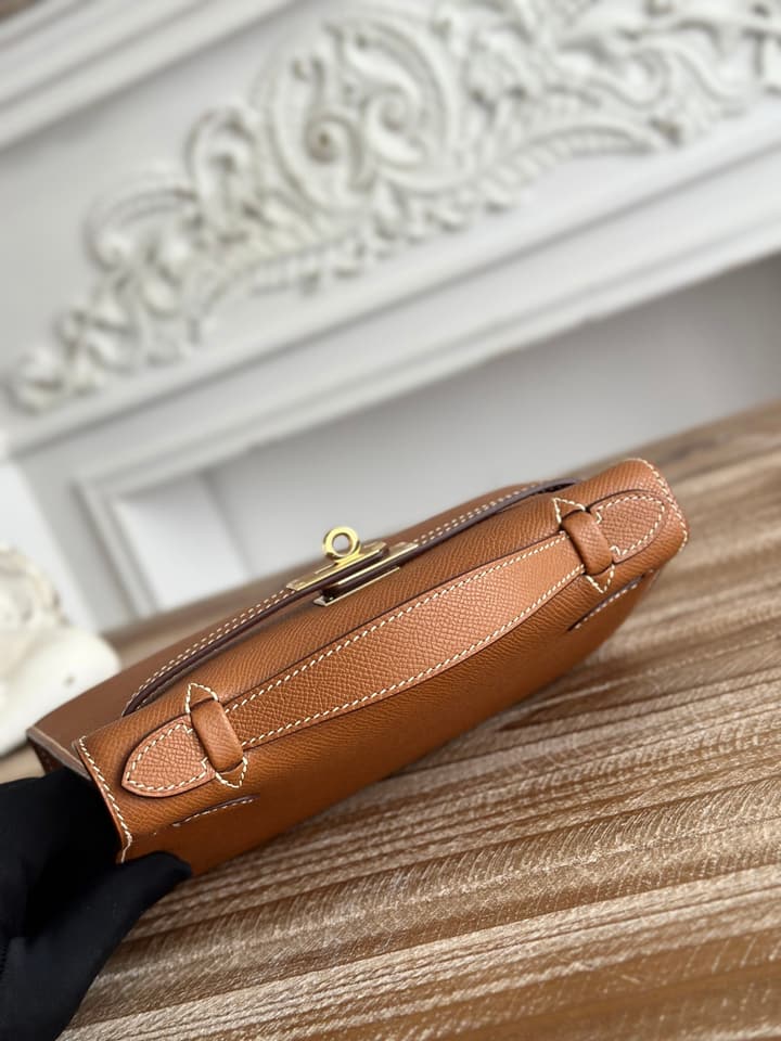 Hermès Kelly Mini Handbag in Black Gold Hardware