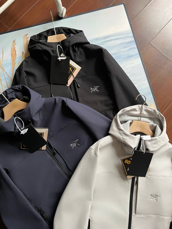 Arc'teryx GAMMA MX Softshell Hooded Jacket in Black
