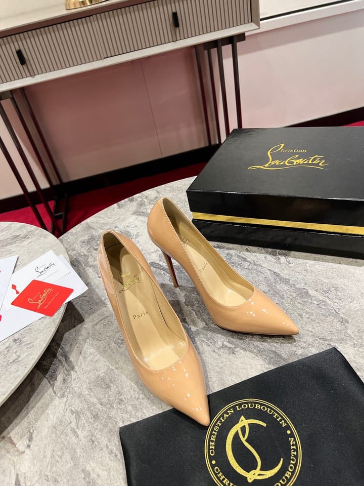 Christian Louboutin Classic Kate Patent Pumps in Black Patent Leather