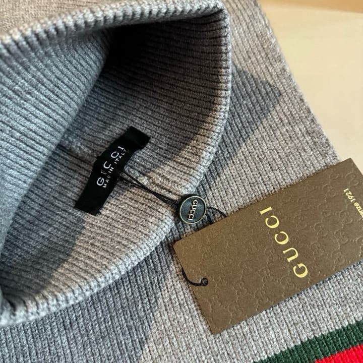Gucci Classic Knitted Wool Scarf Hat Set – Men's