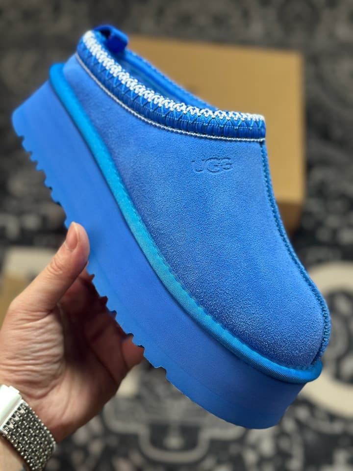 UGG Tazz Platform Snow Boots in Royal Blue Platform Slipper