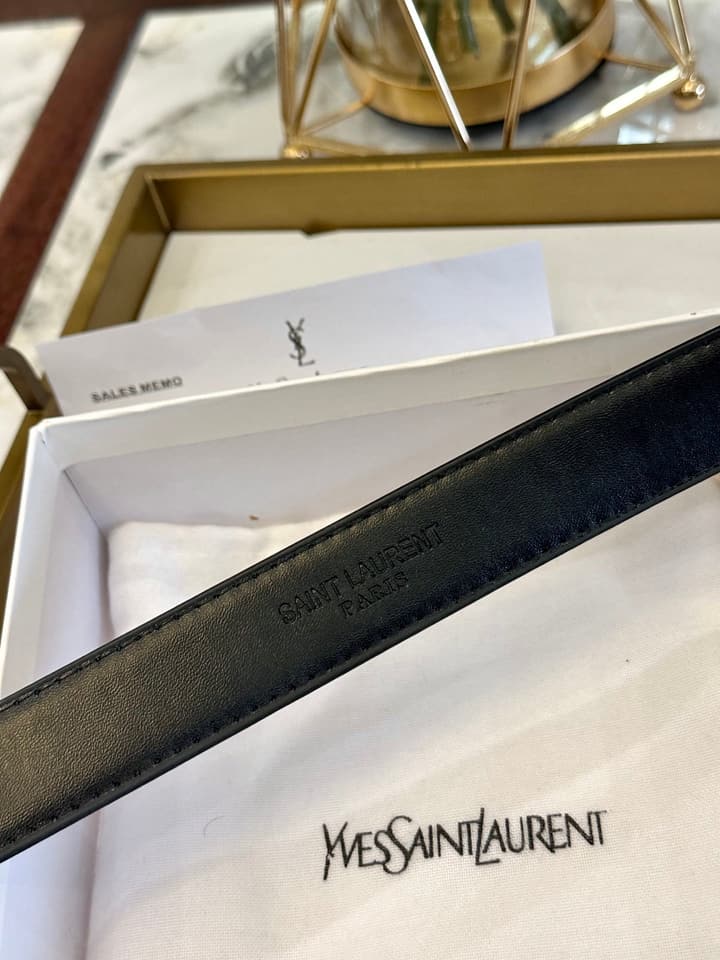 Saint Laurent Classic Leather Belt – 2.5cm in Black Leather With Gold Buckle