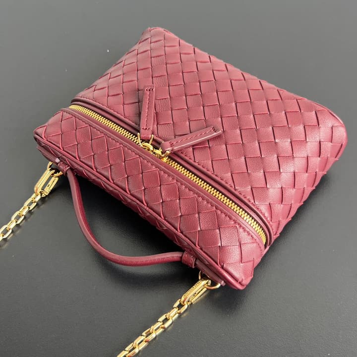 Bottega Veneta Soft Vanity Chain Vanity Case in Black