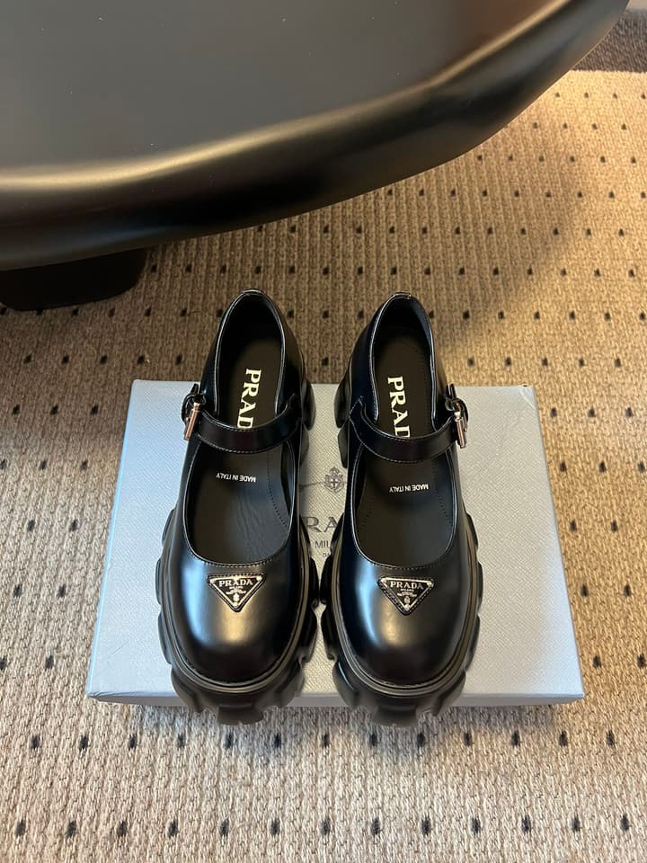 Prada Thick-Soled Mary Jane Shoes – 25SS in Glossy Black