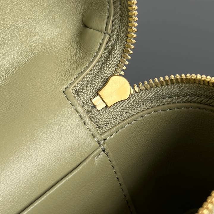 Bottega Veneta Intrecciato Vanity Case in Cream