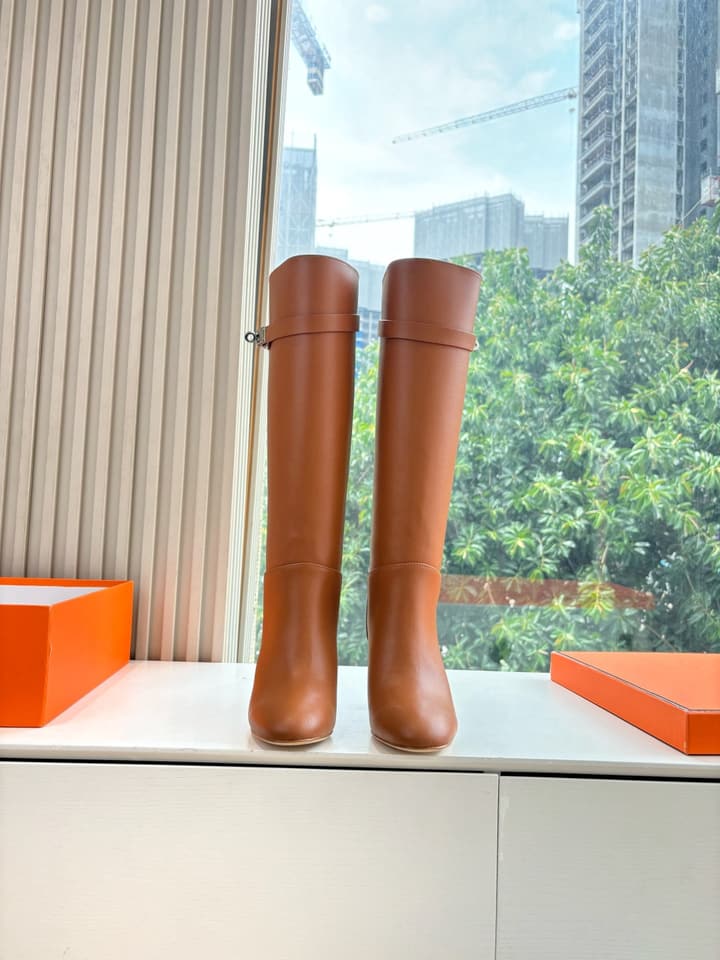 Hermès Classic Knee-High Boots – 2025FW in Assorted Buckle Riding Boots Display