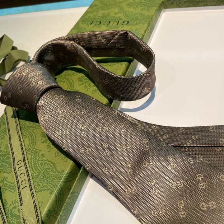 Gucci Men's Jacquard Silk Tie in Black Gg Pattern