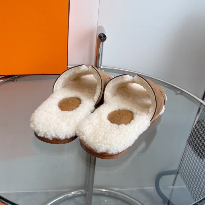 Hermès Izmir Classic H Wool Slippers in Black