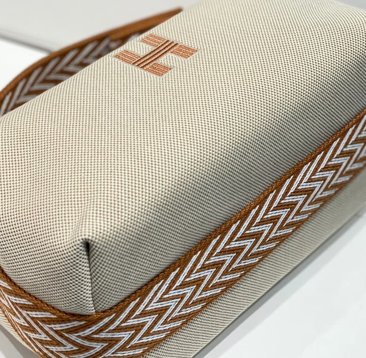Trousse Bride A Brace Canvas Vanity Case in Beige